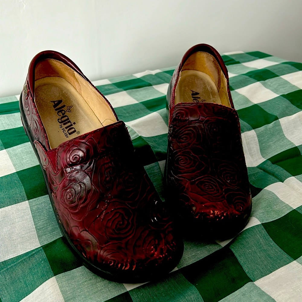 Slightly used women’s size 38 Algeria shoes.